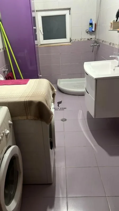 Tirane, jepet me qera apartament 2+1+Ballkon Kati 2, 85 m² 600 € (KOMUNA E PARISIT)