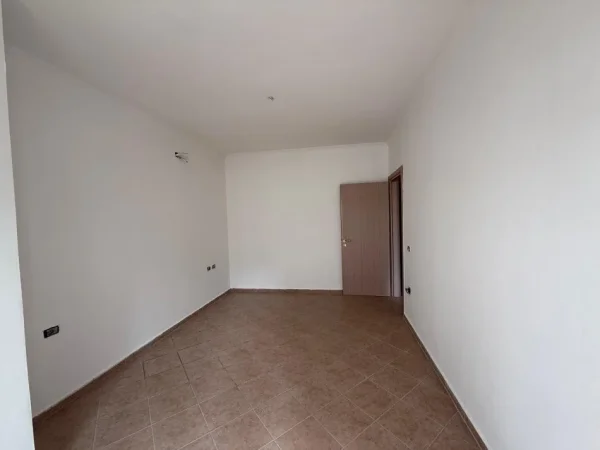 Shqiperi, shitet apartament 2+1 Kati 4, 100 m² 222.000 € (LIQENI I THATE)