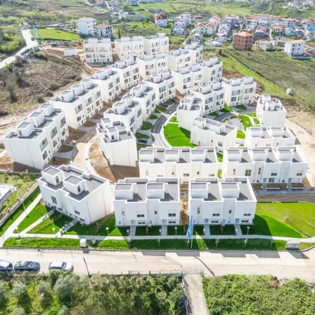 Tirane, shes Vile 3 Katshe Kati 3, 196 m² 300.000 € (Rruga Turdive)