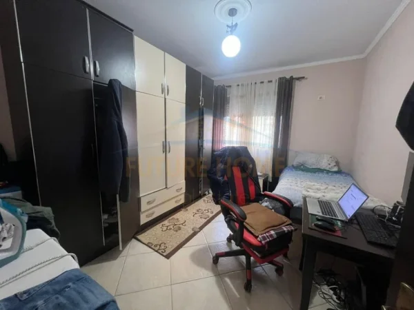 Tirane, shitet apartament 2+1 Kati 4, 94 m² 128.000 € (Unaza e re)