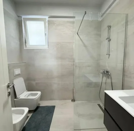 Tirane, shitet apartament Kati 3, 93 m², Liqeni i Thate