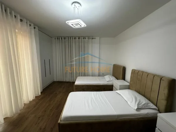 Tirane, jap me qera apartament 3+1 Kati 4, 130 m² 800 € (Farmacia 10)
