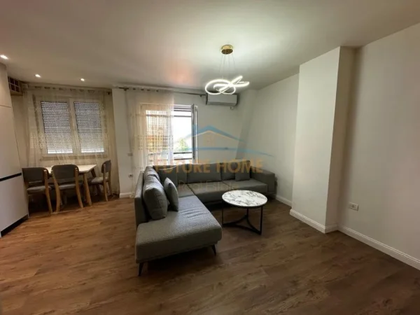 Tirane, jap me qera apartament 3+1 Kati 4, 130 m² 800 € (Farmacia 10)