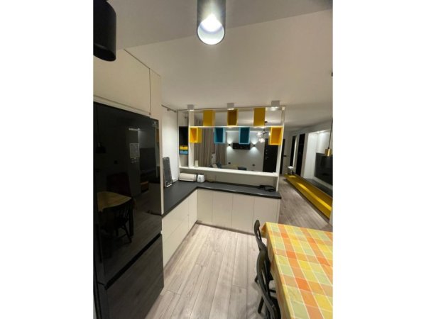 Tirane, jepet me qera apartament 3+1 Kati 3, 129 m² 1.200 € (RRUGA E DURRESIT)