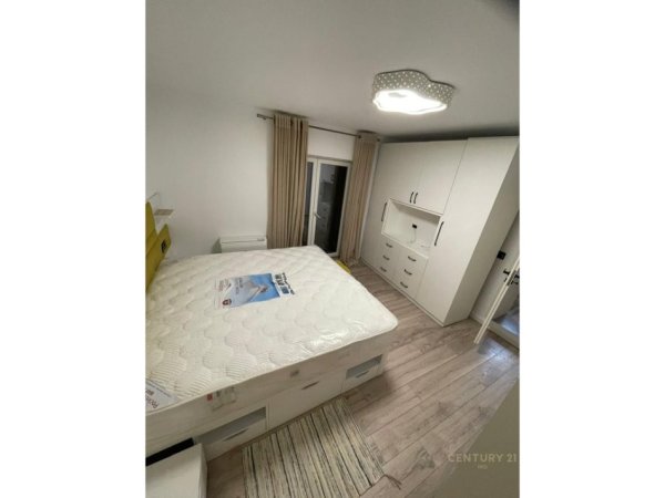 Tirane, jepet me qera apartament 3+1 Kati 3, 129 m² 1.200 € (RRUGA E DURRESIT)