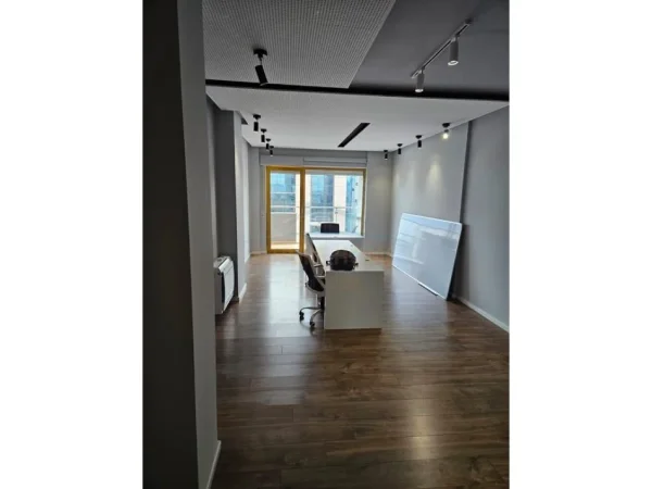 Tirane, jepet me qera apartament 3+1 Kati 11, 167 m² 3.000 € (Bllok)