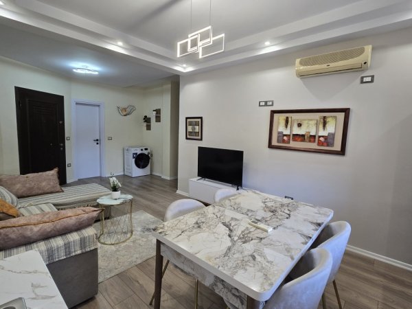 Tirane, jepet me qera apartament 2+1+Aneks+Ballkon Kati 3, 85 m² 800 € (Myslym Shyri)