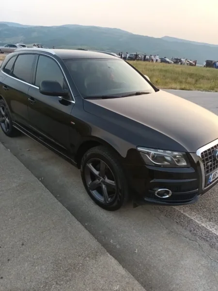 Gramsh, shes makine Audi Q5 Nafte, e zeze automatik Kondicioner 255.000 km 13.000 €