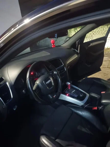 Gramsh, shes makine Audi Q5 Nafte, e zeze automatik Kondicioner 255.000 km 13.000 €