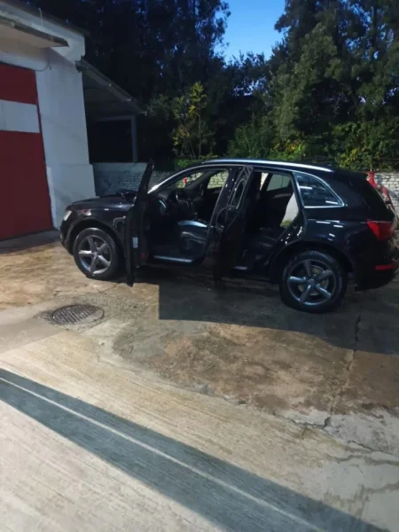 Gramsh, shes makine Audi Q5 Nafte, e zeze automatik Kondicioner 255.000 km 13.000 €
