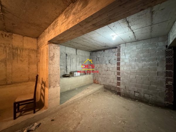 Vlore, shitet garazh | post parkimi Kati -1, 41 m² (Rruga Gjergj Kastrioti)