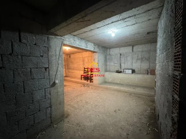 Vlore, shitet garazh | post parkimi Kati -1, 41 m² (Rruga Gjergj Kastrioti)