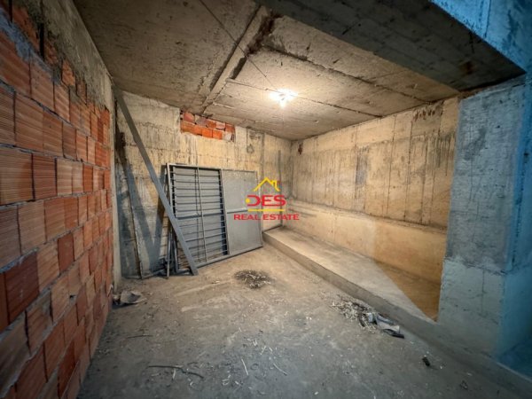 Vlore, shitet garazh | post parkimi Kati -1, 41 m² (Rruga Gjergj Kastrioti)
