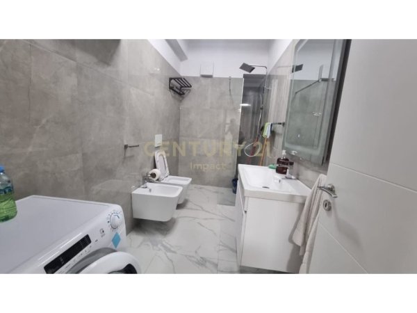 Tirane, jepet me qera apartament 1+1+Ballkon Kati 1, 65 m² 550 € (Astir)