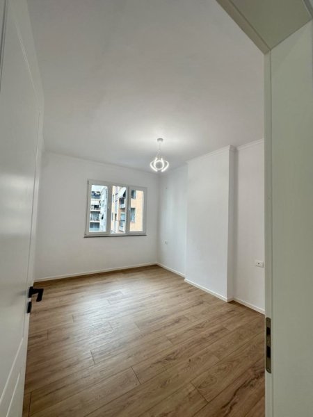 Tirane, shitet apartament 2+1+Aneks+Ballkon Kati 4, 86 m² 133.000 € (Astir)
