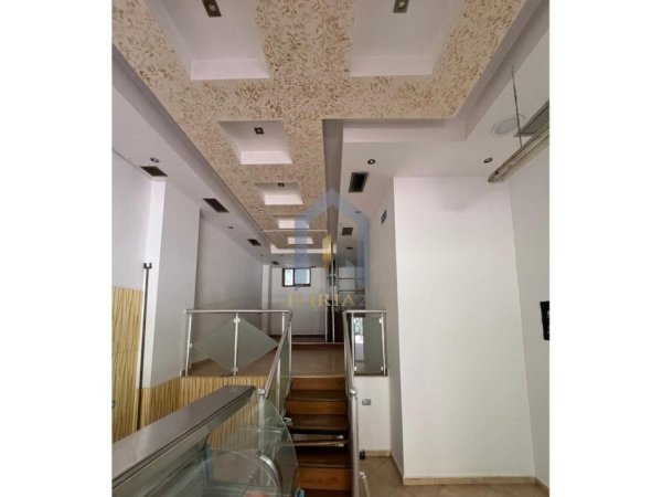 Tirane, jepet me qera dyqan Kati 0, 70 m² 350 € (&quot;5 Maj&quot;)