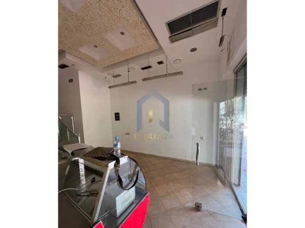 Tirane, jepet me qera dyqan Kati 0, 70 m² 350 € (&quot;5 Maj&quot;)