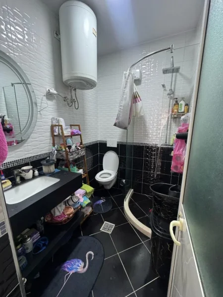 Tirane, shitet apartament 2+1 Kati 2, 183 m² 250.000 € (ish tregu elektrik)