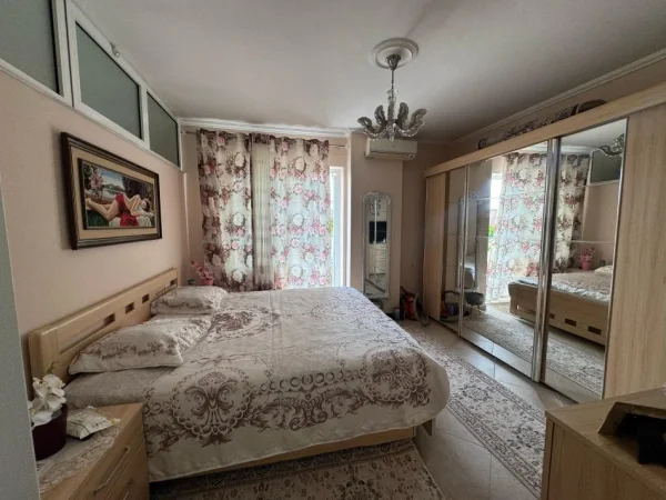 Tirane, shitet apartament 2+1 Kati 2, 183 m² 250.000 € (ish tregu elektrik)