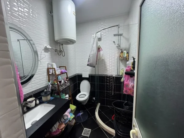 Tirane, shitet apartament 2+1 Kati 2, 183 m² 250.000 € (ish tregu elektrik)