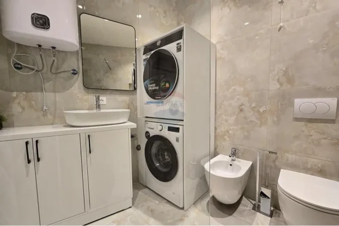 Tirane, jepet me qera apartament 3+1+Ballkon Kati 11, 150 m² 2.300 € (Lake View)