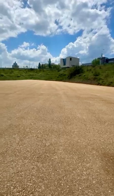 Tirane, jepet me qera toke , 2.500 m² (Dytesore ne Autostrad afer Megatekut)