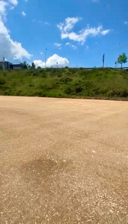 Tirane, jepet me qera toke , 2.500 m² (Dytesore ne Autostrad afer Megatekut)