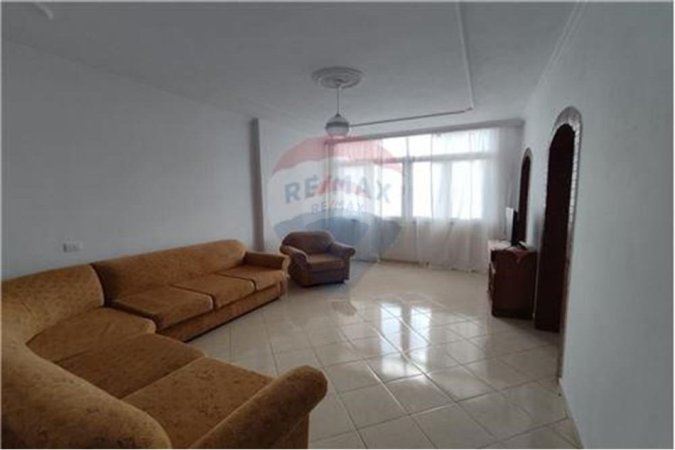 Tirane, jepet me qera apartament 2+1 , 110 m² 400 € 