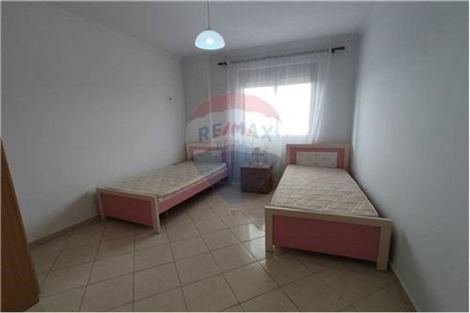Tirane, jepet me qera apartament 2+1 , 110 m² 400 € 