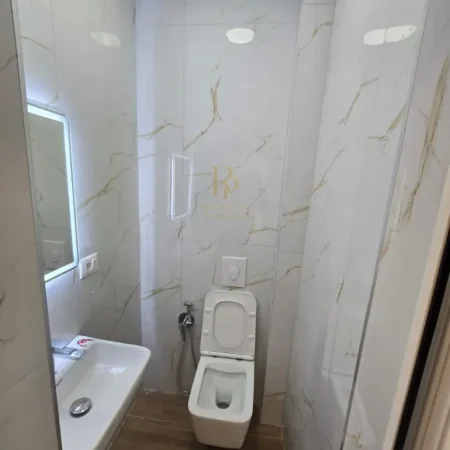 Tirane, shitet apartament 2+1+Ballkon Kati 4, 185.000 € (Myslym Shyr)