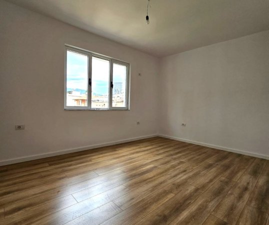 Shitet: 1+1 📍Qender - Tregu Cam (130.000€) Pallat Ekzistues - kt.4, jo i fundit