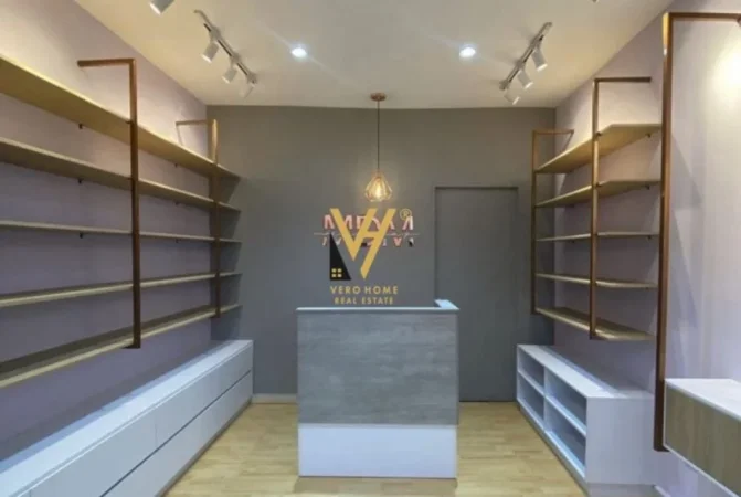 Tirane, shitet dyqan Kati 0, 30 m² 250.000 € (VASIL SHANTO)