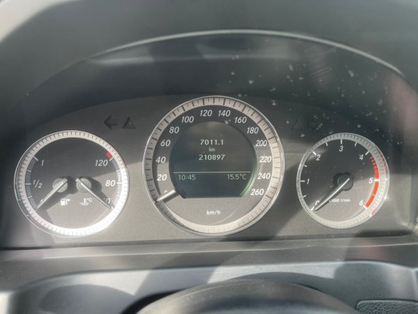 Tirane, shitet makine mercedes benz Nafte, e bardhë manuale Klima 210 km 6.500 €