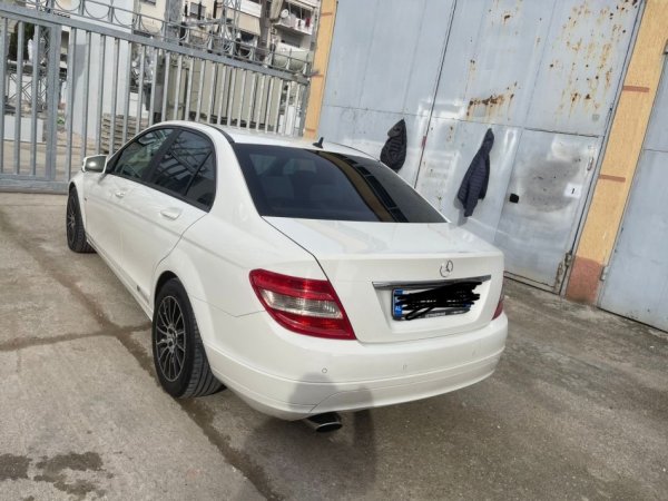 Tirane, shitet makine mercedes benz Nafte, e bardhë manuale Klima 210 km 6.500 €