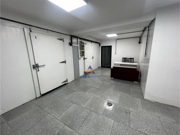 Tirane, jepet me qera ambjent biznesi Kati 0, 65 m² 750 € (LIQENI I THATE)