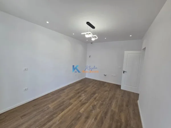 Tirane, shitet apartament 2+1+Ballkon Kati 4, 75 m² 185.000 € (Myslym Shyr, prane shkolles Pjeter Budi)