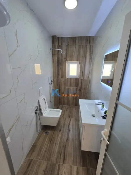 Tirane, shitet apartament 2+1+Ballkon Kati 4, 75 m² 185.000 € (Myslym Shyr, prane shkolles Pjeter Budi)