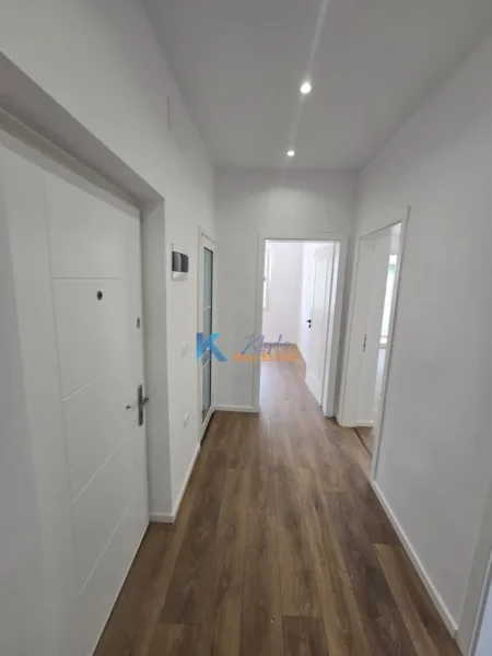 Tirane, shitet apartament 2+1+Ballkon Kati 4, 75 m² 185.000 € (Myslym Shyr, prane shkolles Pjeter Budi)