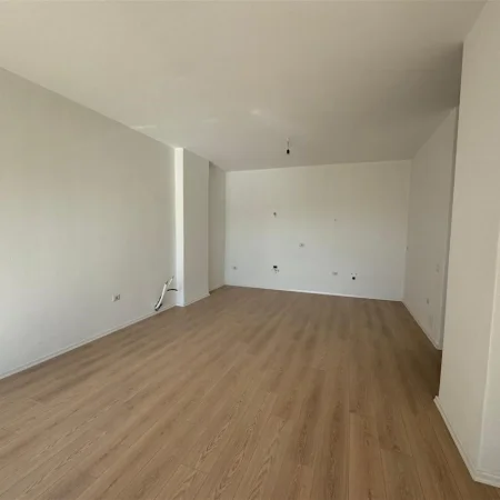 Tirane, shitet apartament 3+1+Ballkon Kati 4, 150 m² 230.000 € (Fusha Aviacionit)