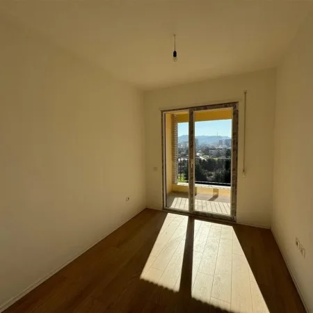 Tirane, shitet apartament 3+1+Ballkon Kati 4, 150 m² 230.000 € (Fusha Aviacionit)