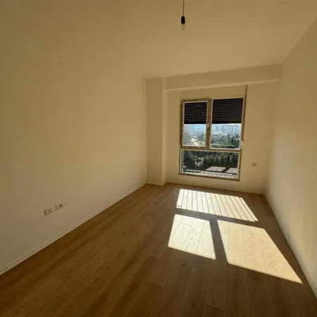 Tirane, shitet apartament 3+1+Ballkon Kati 4, 150 m² 230.000 € (Fusha Aviacionit)