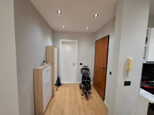 Jepet me qira apartaement (2+1) Kopshti Botanik 800 euro