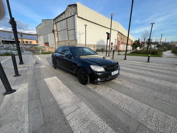 Tirane, shitet makine Mercedes c-class 220 cdi Nafte, e zeze automatik Klima 215.000 km 7.500 €