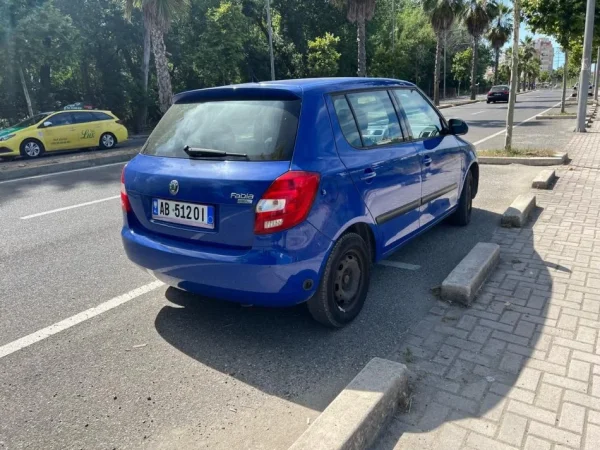 Tirane, shitet makine Skoda benzine-gaz fabrike, (nje pronar), 2008 Manual Benzin+Gaz, blu manuale Klima 3.500 €