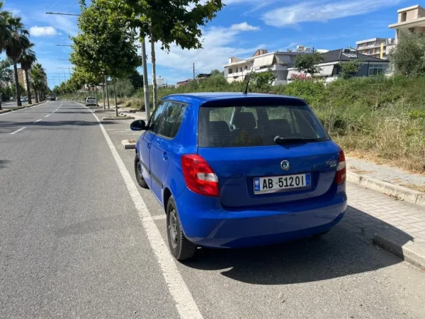 Tirane, shitet makine Skoda benzine-gaz fabrike, (nje pronar), 2008 Manual Benzin+Gaz, blu manuale Klima 3.500 €