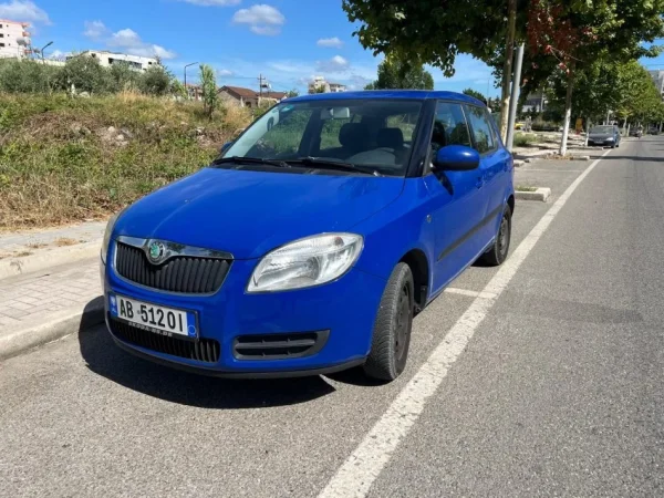 Tirane, shitet makine Skoda benzine-gaz fabrike, (nje pronar), 2008 Manual Benzin+Gaz, blu manuale Klima 3.500 €