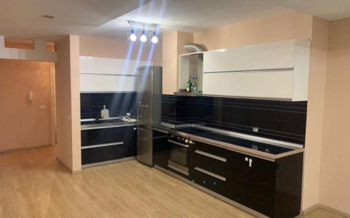 Tirane, jepet me qera apartament 2+1+Ballkon Kati 2, 140 m² 550 € (LAPRAKE)