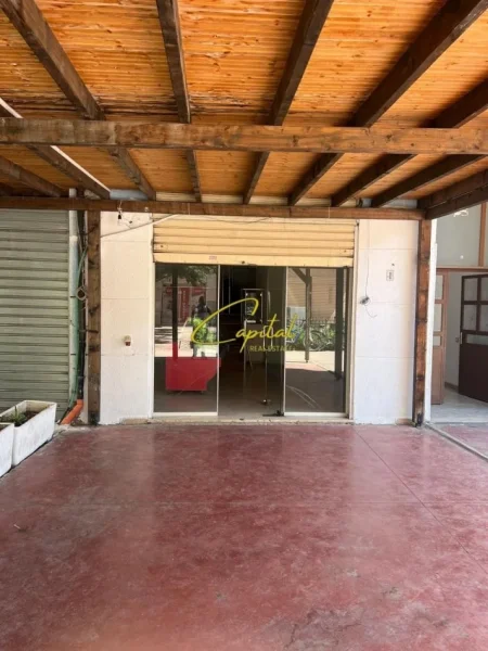 Tirane, jepet me qera dyqan Kati 0, 70 m² 350 € (5 MAJI)