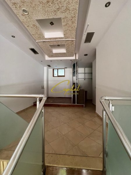 Tirane, jepet me qera dyqan Kati 0, 70 m² 350 € (5 MAJI)