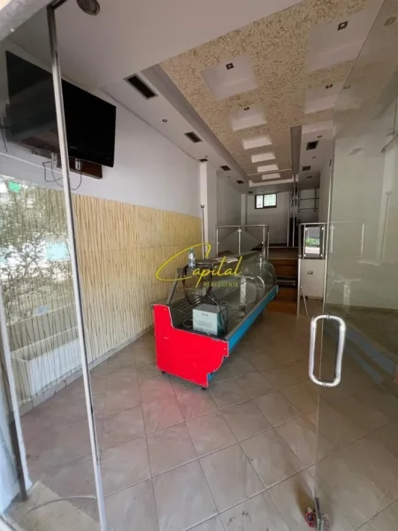 Tirane, jepet me qera dyqan Kati 0, 70 m² 350 € (5 MAJI)